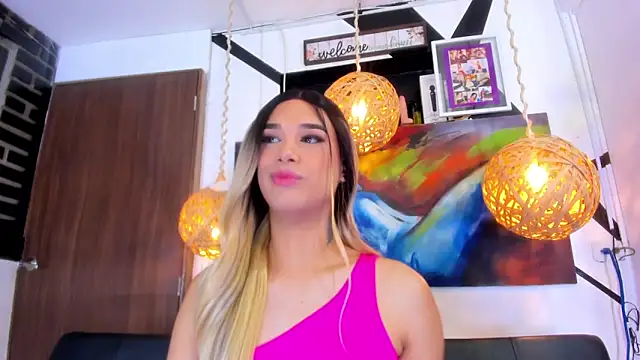 victoria aleia  online show from 10/09/25, 10:19