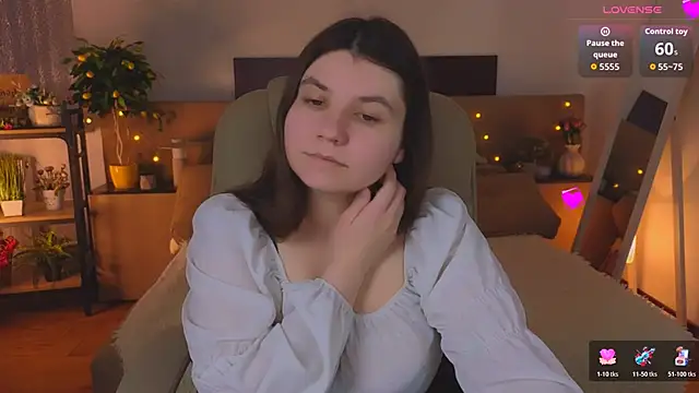 Snapshot of Viola__Shy chatting on 04/21/26, 02:26 Viola Shy online show from 04/21/26, 02:26