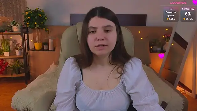 Snapshot of Viola__Shy chatting on 05/18/26, 08:25 Viola Shy online show from 05/18/26, 08:25