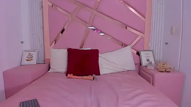 EmmyCruzZ online show from 12/24/24, 04:33