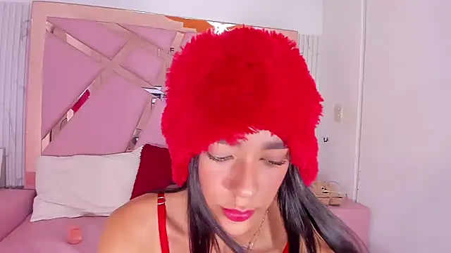 EmmyCruzZ online show from 12/24/24, 07:39