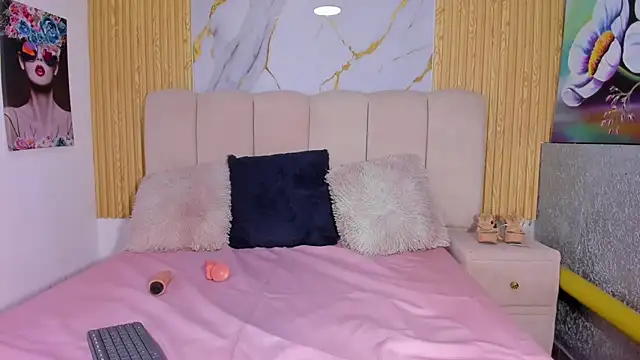 EmmyCruzZ online show from 03/15/25, 07:48