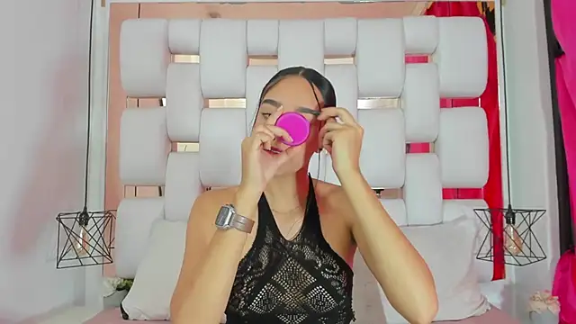 EmmyCruzZ online show from 09/26/25, 07:40