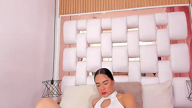 EmmyCruzZ online show from 10/17/25, 07:16