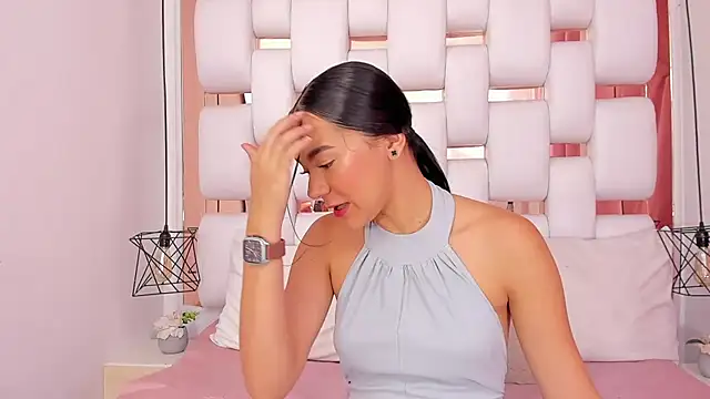 EmmyCruzZ online show from 10/23/25, 07:01