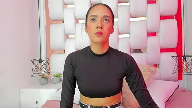 EmmyCruzZ online show from 12/20/25, 07:21