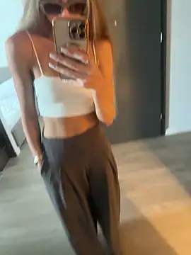 Snapshot of BARBIE_22888 chatting on 09/13/25, 12:38 BARBIE 22888 online show from 09/13/25, 12:38