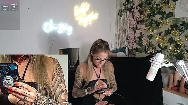 Snapshot of Tatjana_Sue chatting on 12/02/24, 07:49 Tatjana Sue online show from 12/02/24, 07:49