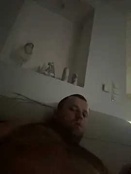 Snapshot of MateoKimiBi chatting on 12/20/24, 02:41 MateoKimiBi online show from 12/20/24, 02:41