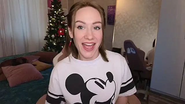 Snapshot of VeronicaRoss chatting on 12/14/24, 08:23 VeronicaRoss online show from 12/14/24, 08:23