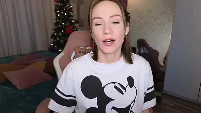 Snapshot of VeronicaRoss chatting on 12/14/24, 01:27 VeronicaRoss online show from 12/14/24, 01:27