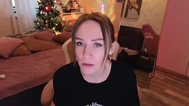 Snapshot of VeronicaRoss chatting on 12/19/24, 11:50 VeronicaRoss online show from 12/19/24, 11:50