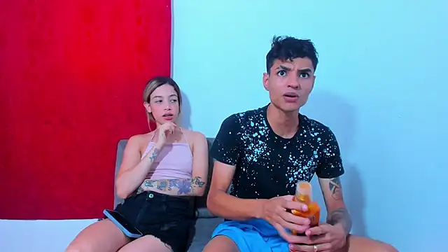 Snapshot of My-Beautifull-Couple chatting on 01/21/25, 08:00 My-Beautifull-Couple online show from 01/21/25, 08:00