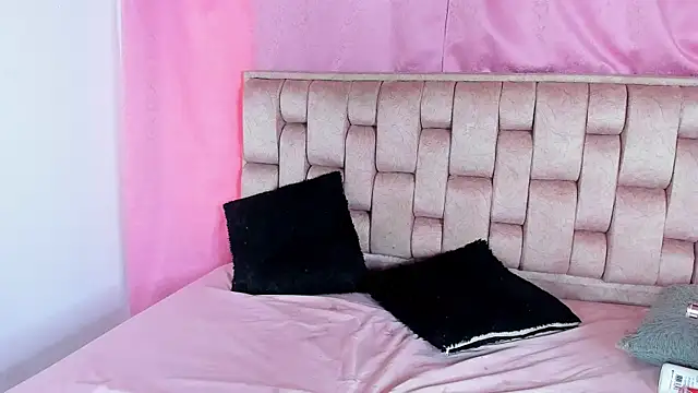 Snapshot of Emma_Evelyn chatting on 09/27/25, 08:25 Emma Evelyn online show from 09/27/25, 08:25