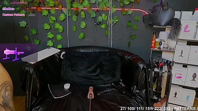 Snapshot of Sweett_Mollyy chatting on 09/24/25, 02:48 Sweett Mollyy online show from 09/24/25, 02:48