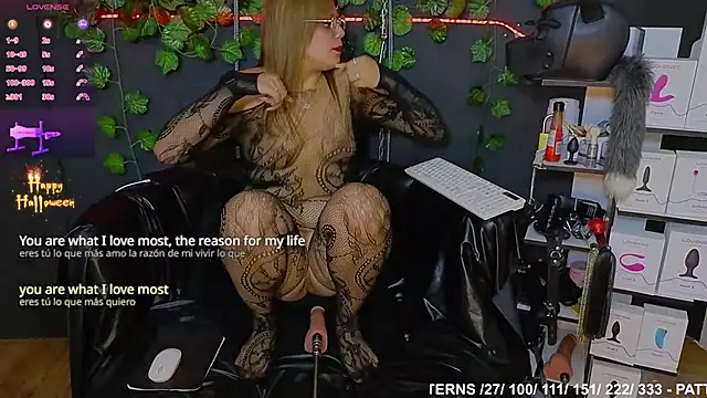 Snapshot of Sweett_Mollyy chatting on 10/23/25, 03:06 Sweett Mollyy online show from 10/23/25, 03:06