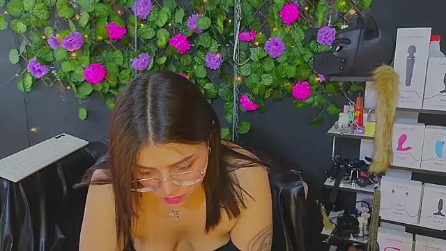 Snapshot of Sweett_Mollyy chatting on 06/09/26, 06:08 Sweett Mollyy online show from 06/09/26, 06:08