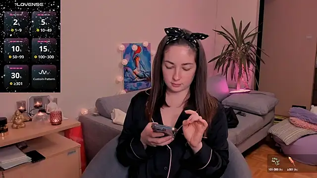 Snapshot of cClandesTina chatting on 12/19/24, 10:21 cClandesTina online show from 12/19/24, 10:21