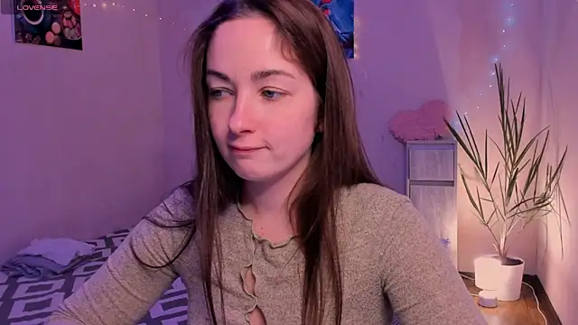 Snapshot of cClandesTina chatting on 11/14/25, 03:22 cClandesTina online show from 11/14/25, 03:22