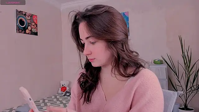 Snapshot of cClandesTina chatting on 11/22/25, 08:35 cClandesTina online show from 11/22/25, 08:35