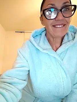 Snapshot of JasmineNoir2 chatting on 01/03/25, 02:19 JasmineNoir2 online show from 01/03/25, 02:19