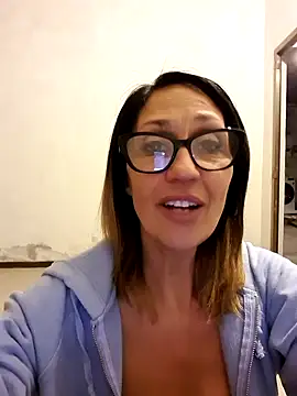 Snapshot of JasmineNoir2 chatting on 01/09/25, 05:33 JasmineNoir2 online show from 01/09/25, 05:33