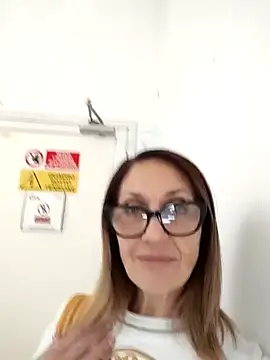 Snapshot of JasmineNoir2 chatting on 02/10/25, 05:30 JasmineNoir2 online show from 02/10/25, 05:30