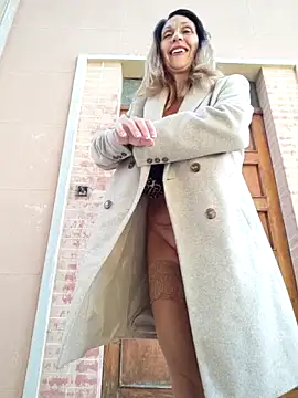 Snapshot of JasmineNoir2 chatting on 10/18/25, 11:33 JasmineNoir2 online show from 10/18/25, 11:33