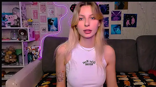 Snapshot of Maria_Hunt chatting on 12/07/24, 05:48 Maria Hunt online show from 12/07/24, 05:48