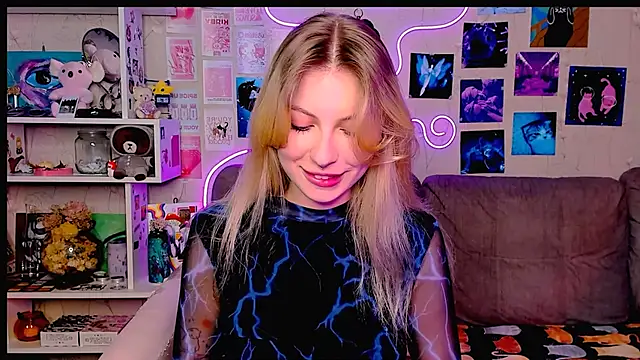 Snapshot of Maria_Hunt chatting on 12/11/24, 02:52 Maria Hunt online show from 12/11/24, 02:52