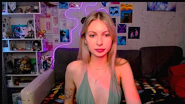 Snapshot of Maria_Hunt chatting on 12/14/24, 06:24 Maria Hunt online show from 12/14/24, 06:24