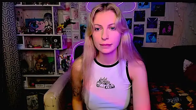 Snapshot of Maria_Hunt chatting on 12/19/24, 03:29 Maria Hunt online show from 12/19/24, 03:29