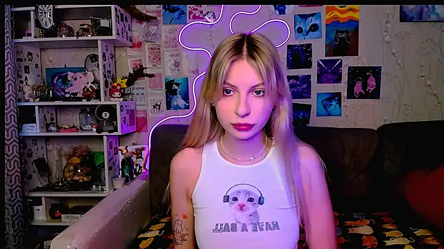 Snapshot of Maria_Hunt chatting on 12/20/24, 03:14 Maria Hunt online show from 12/20/24, 03:14