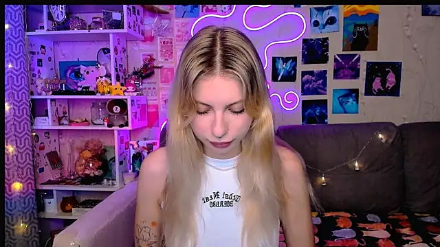 Snapshot of Maria_Hunt chatting on 12/21/24, 03:03 Maria Hunt online show from 12/21/24, 03:03