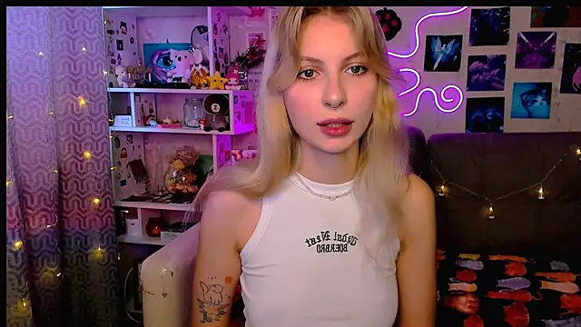 Snapshot of Maria_Hunt chatting on 12/21/24, 06:09 Maria Hunt online show from 12/21/24, 06:09