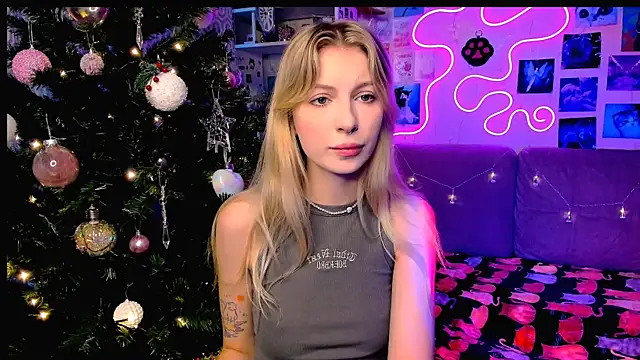 Snapshot of Maria_Hunt chatting on 12/24/24, 02:54 Maria Hunt online show from 12/24/24, 02:54