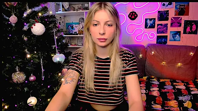 Snapshot of Maria_Hunt chatting on 12/28/24, 03:47 Maria Hunt online show from 12/28/24, 03:47