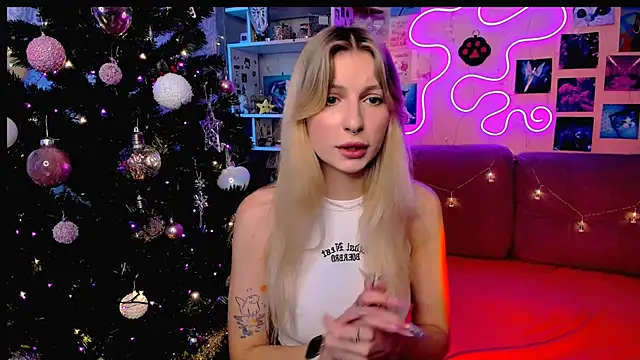 Snapshot of Maria_Hunt chatting on 12/31/24, 03:23 Maria Hunt online show from 12/31/24, 03:23