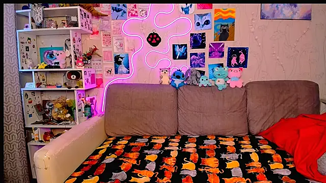 Snapshot of Maria_Hunt chatting on 01/14/25, 04:04 Maria Hunt online show from 01/14/25, 04:04