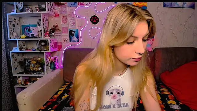 Snapshot of Maria_Hunt chatting on 01/15/25, 04:25 Maria Hunt online show from 01/15/25, 04:25