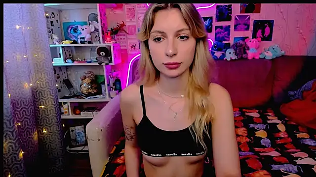 Snapshot of Maria_Hunt chatting on 01/18/25, 06:56 Maria Hunt online show from 01/18/25, 06:56