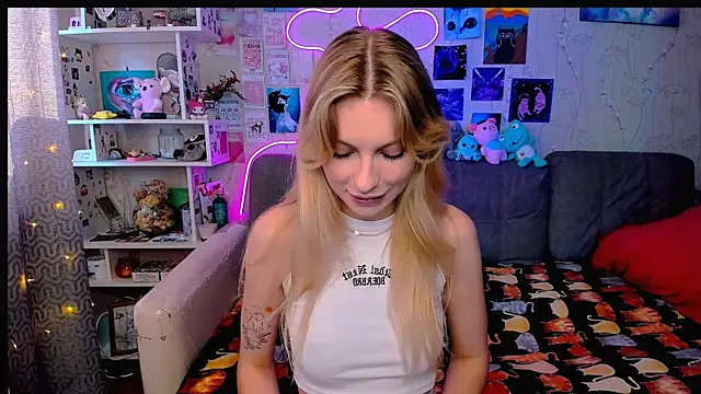 Snapshot of Maria_Hunt chatting on 01/23/25, 07:11 Maria Hunt online show from 01/23/25, 07:11