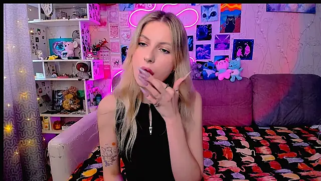 Snapshot of Maria_Hunt chatting on 02/01/25, 03:52 Maria Hunt online show from 02/01/25, 03:52