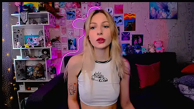 Snapshot of Maria_Hunt chatting on 02/06/25, 03:48 Maria Hunt online show from 02/06/25, 03:48