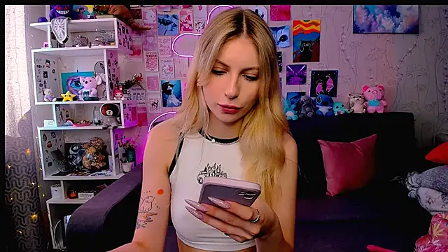 Snapshot of Maria_Hunt chatting on 02/06/25, 06:51 Maria Hunt online show from 02/06/25, 06:51