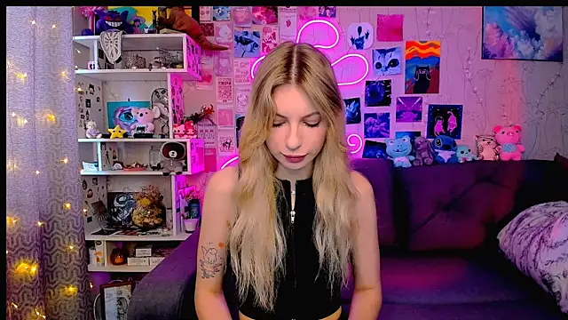 Snapshot of Maria_Hunt chatting on 02/08/25, 03:30 Maria Hunt online show from 02/08/25, 03:30