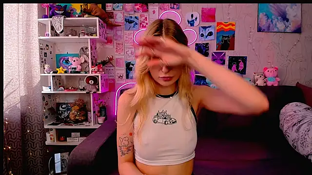 Snapshot of Maria_Hunt chatting on 02/08/25, 07:15 Maria Hunt online show from 02/08/25, 07:15