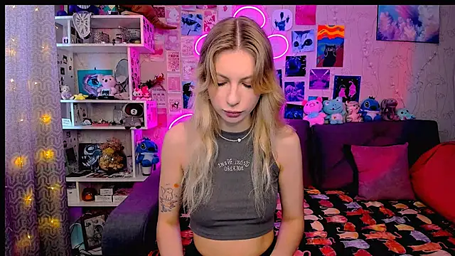 Snapshot of Maria_Hunt chatting on 02/13/25, 03:50 Maria Hunt online show from 02/13/25, 03:50