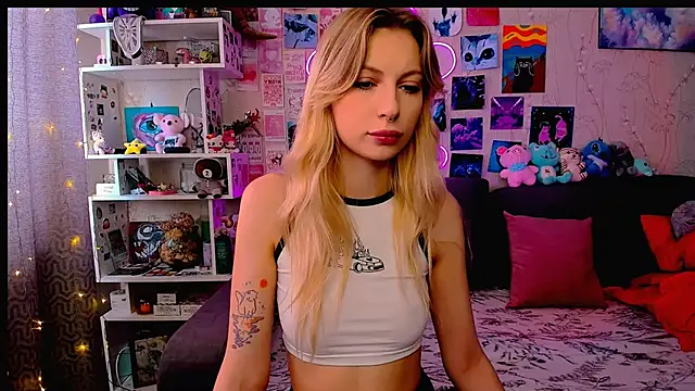 Snapshot of Maria_Hunt chatting on 02/15/25, 04:36 Maria Hunt online show from 02/15/25, 04:36