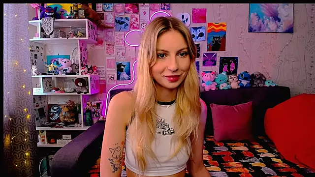 Snapshot of Maria_Hunt chatting on 02/18/25, 04:37 Maria Hunt online show from 02/18/25, 04:37